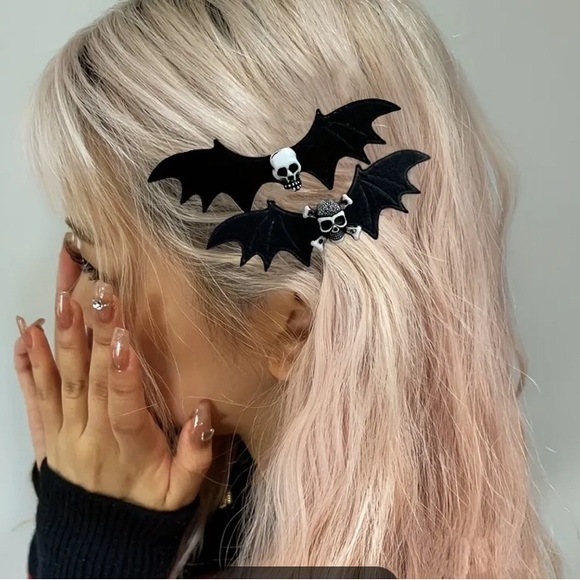 Other - NWT BAT WING SKULL Y2K HAIR CLIPS***Punk ***Halloween***